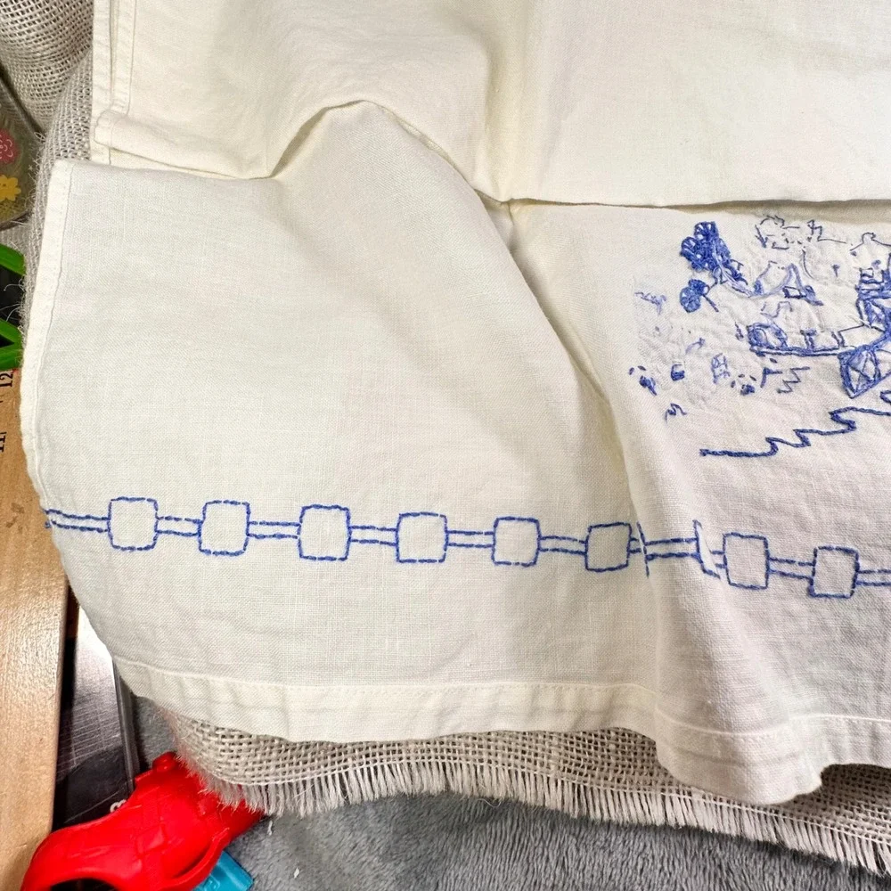 Vtg Bluework Embroidered Linen Tea Towel Dutch Cottage Scene Guest Towel‎ 21x25